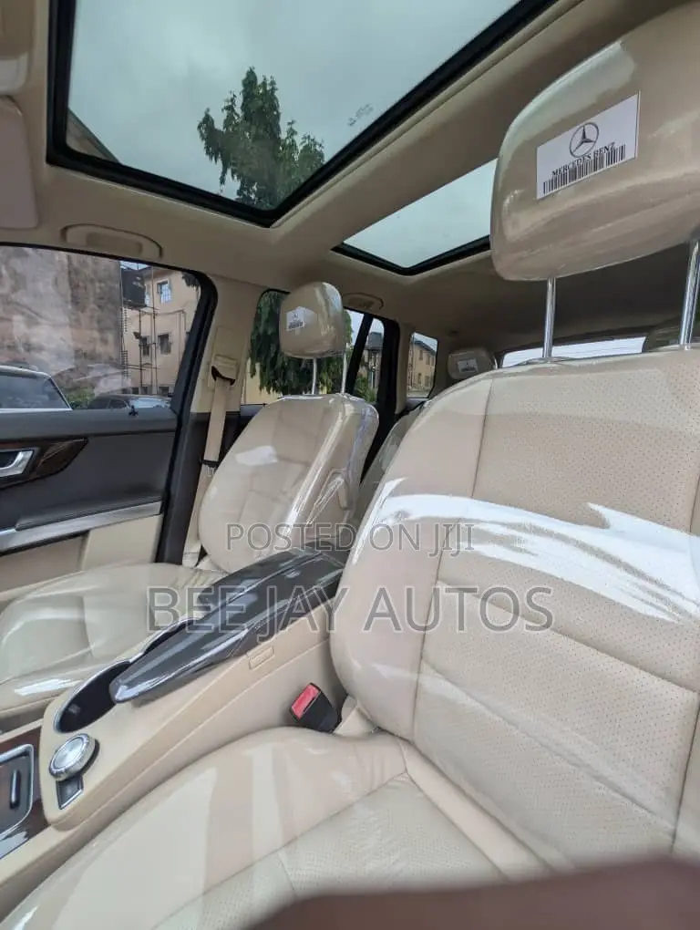 Mercedes-Benz GLK-Class Base GLK 350 4dr AWD 4MATIC (3.5L 6cyl 7A) 2015