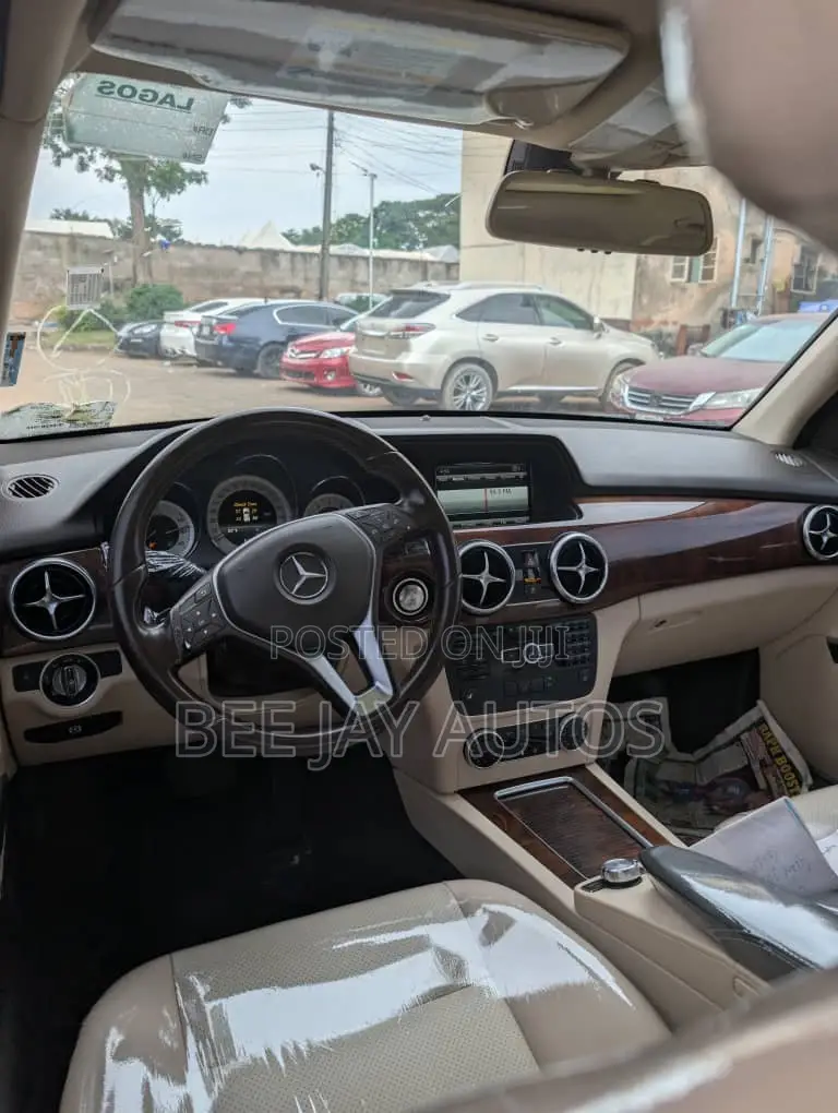 Mercedes-Benz GLK-Class Base GLK 350 4dr AWD 4MATIC (3.5L 6cyl 7A) 2015
