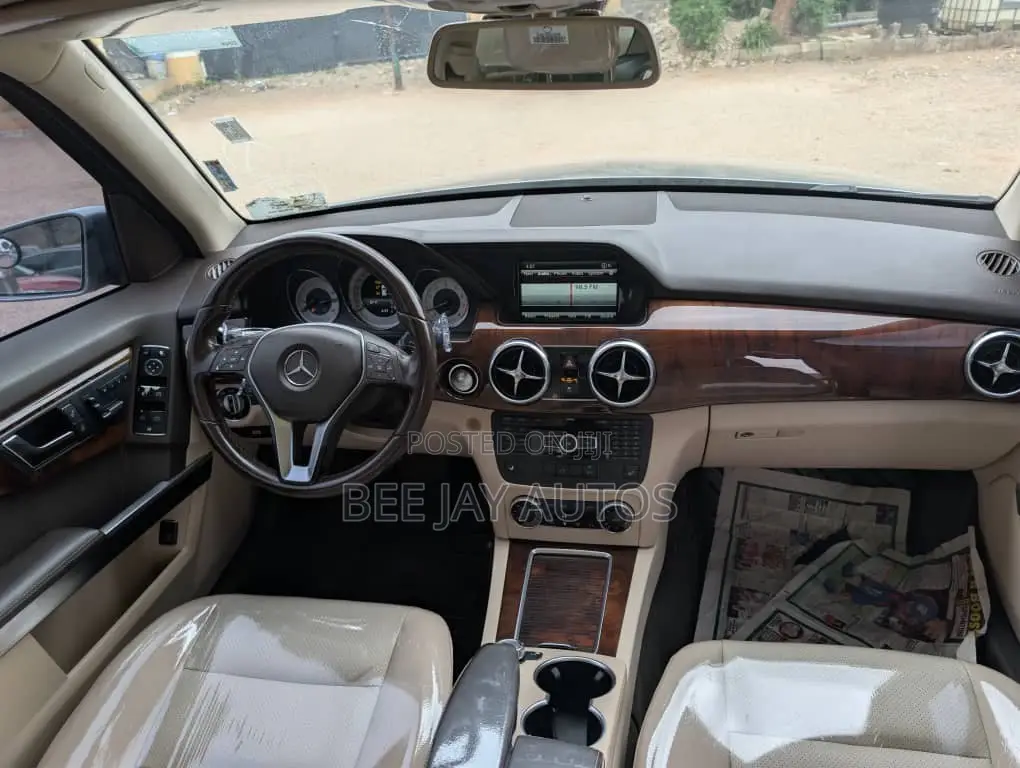 Mercedes-Benz GLK-Class Base GLK 350 4dr AWD 4MATIC (3.5L 6cyl 7A) 2015