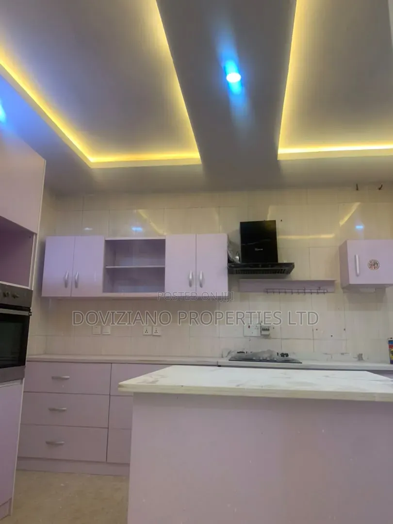 3bdrm Apartment in Lekki Phase 1 for rent