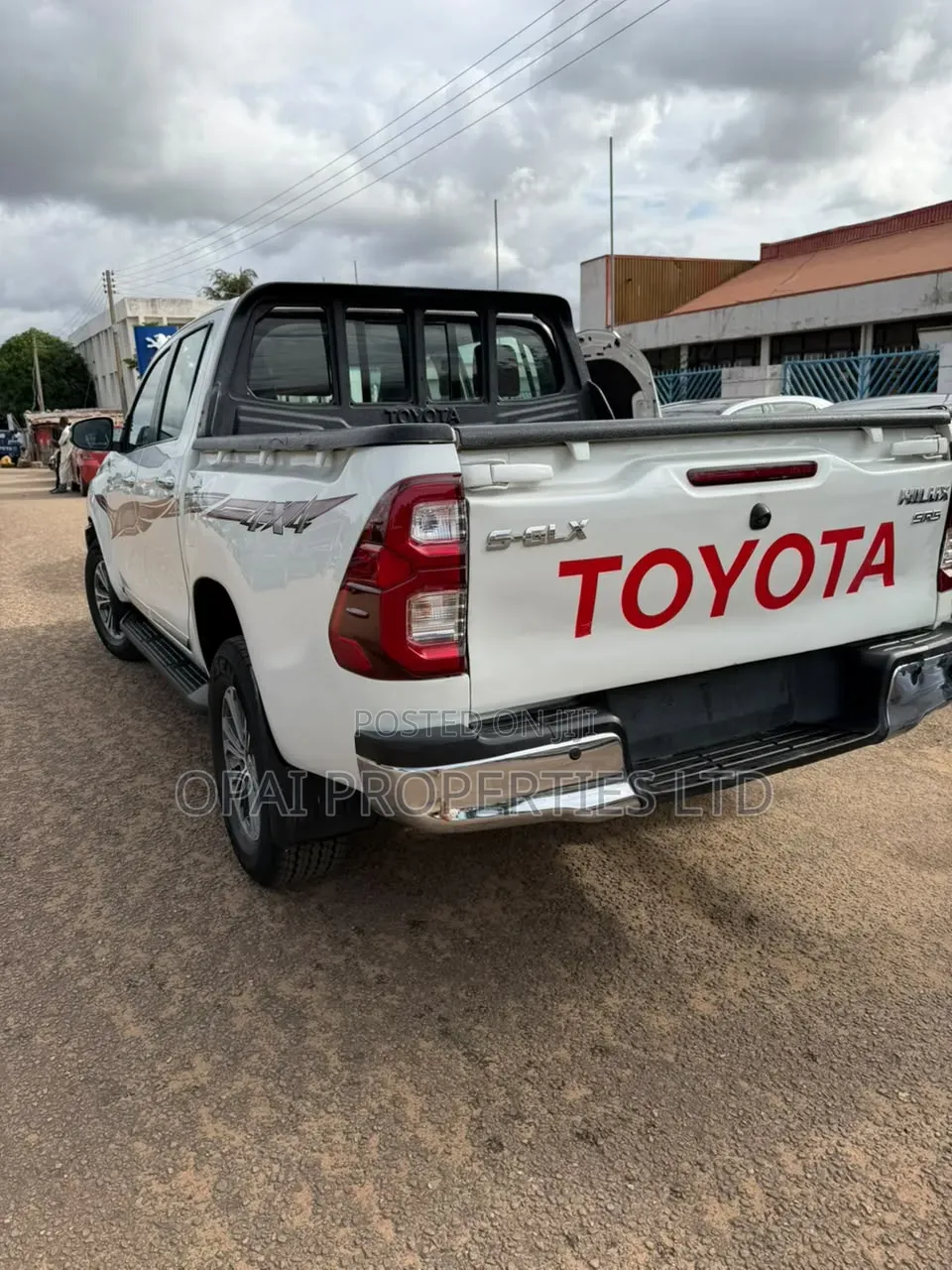 Toyota Hilux 2021 White