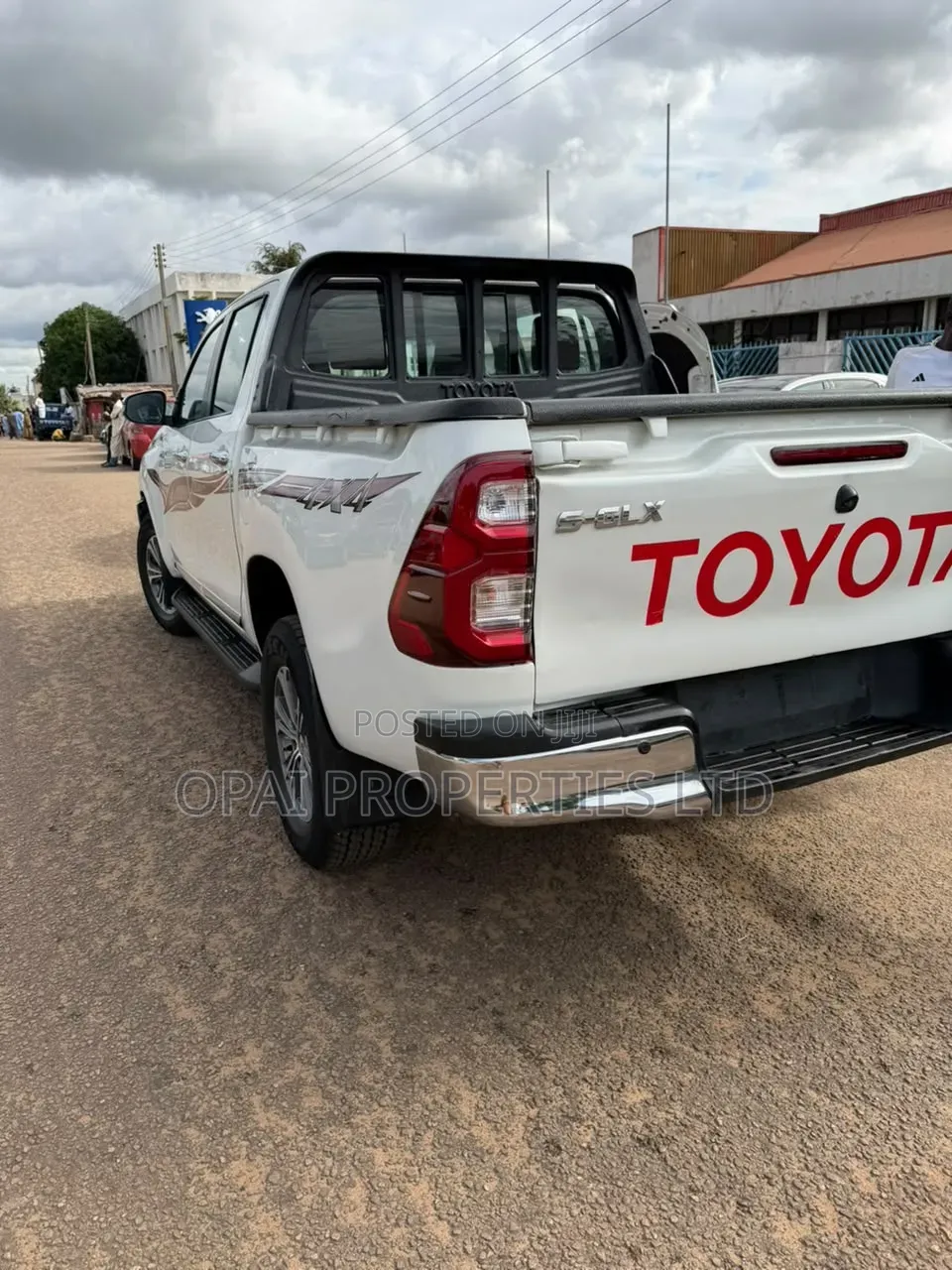 Toyota Hilux 2021 White