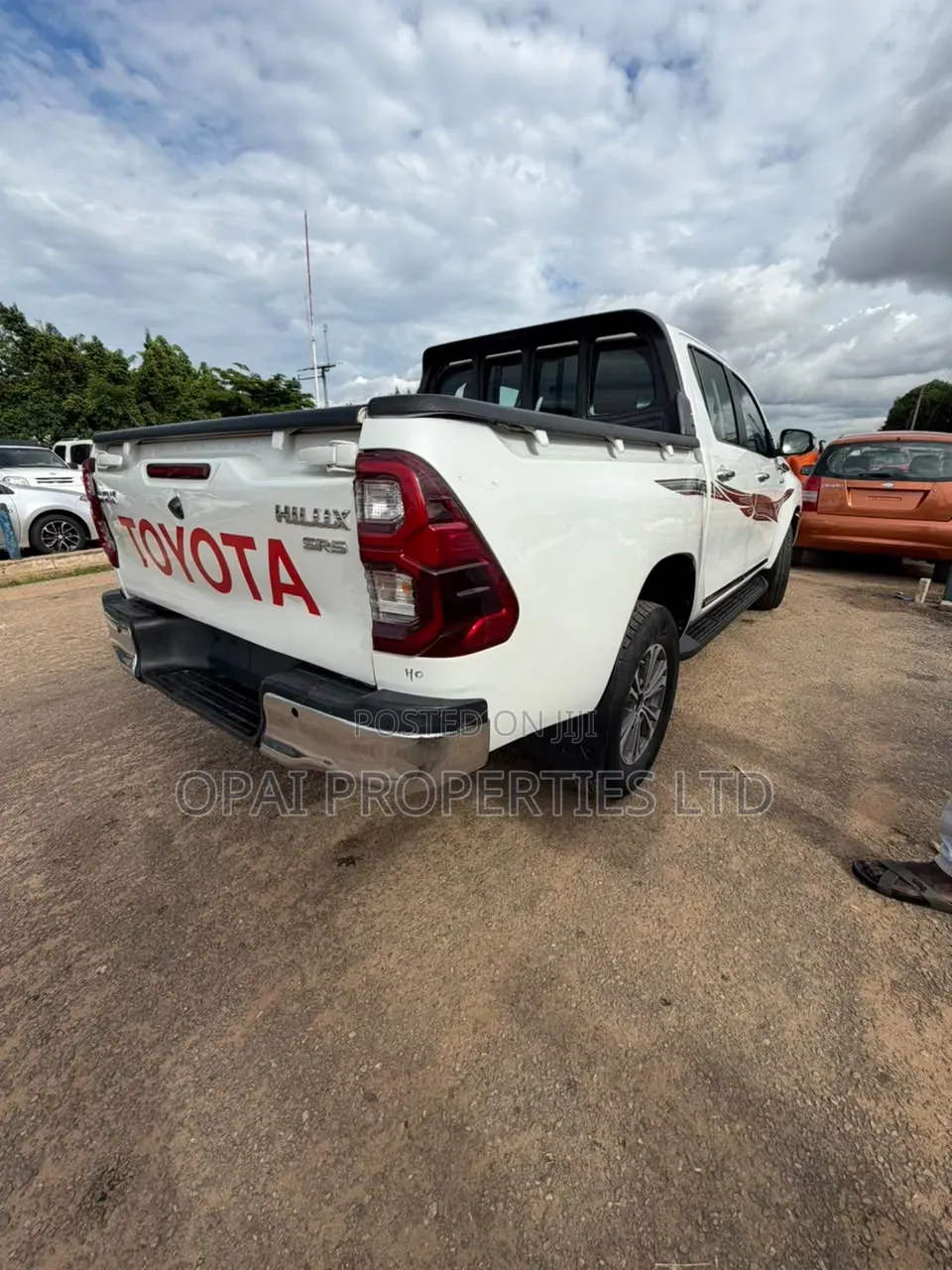 Toyota Hilux 2021 White