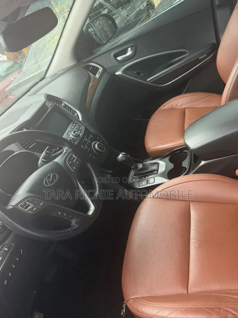 Hyundai Santa Fe 2016 Black