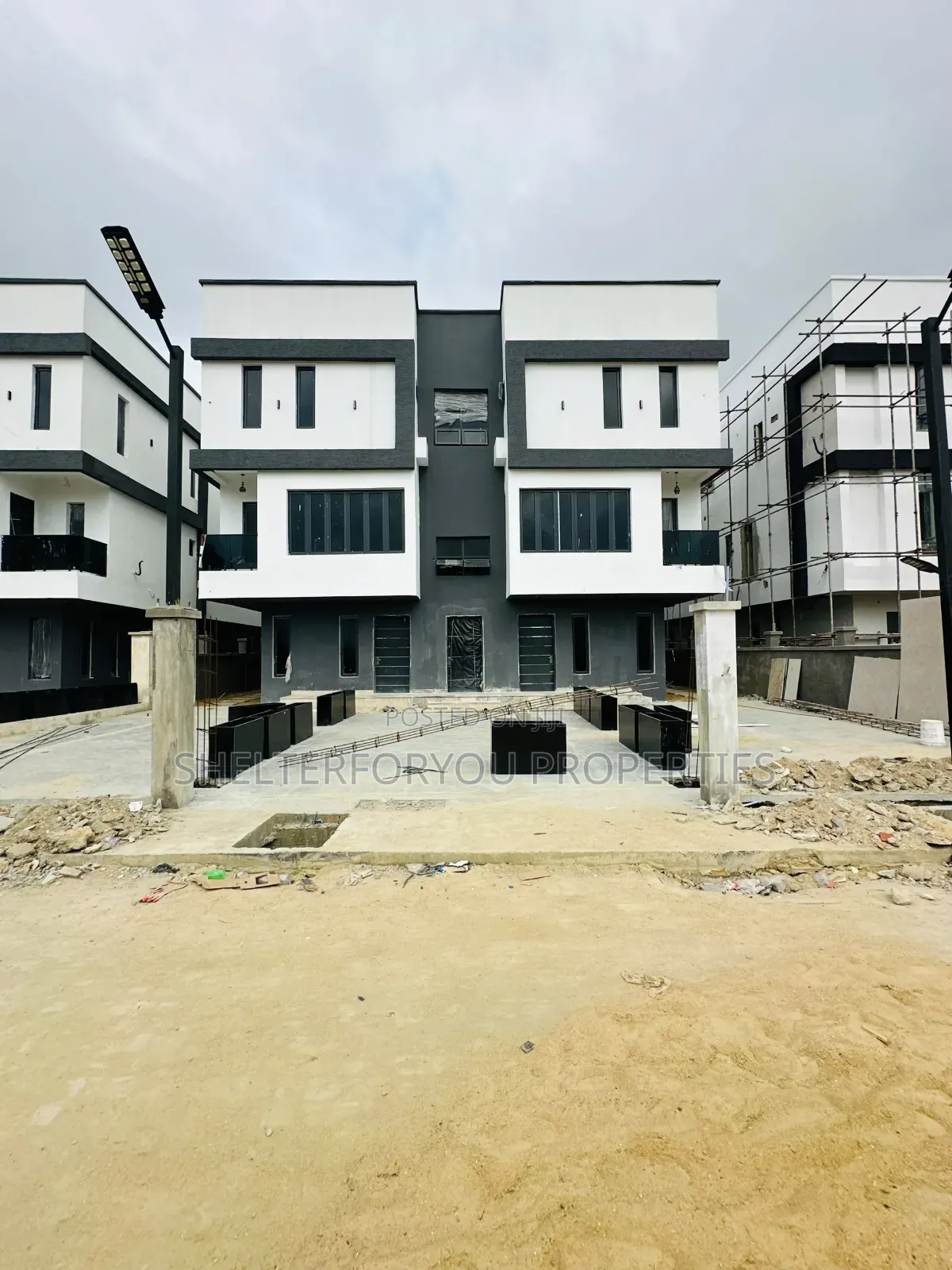 3bdrm Penthouse in Lekki Phase 1 for sale