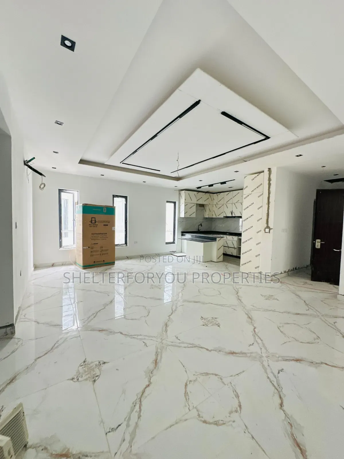 3bdrm Penthouse in Lekki Phase 1 for sale