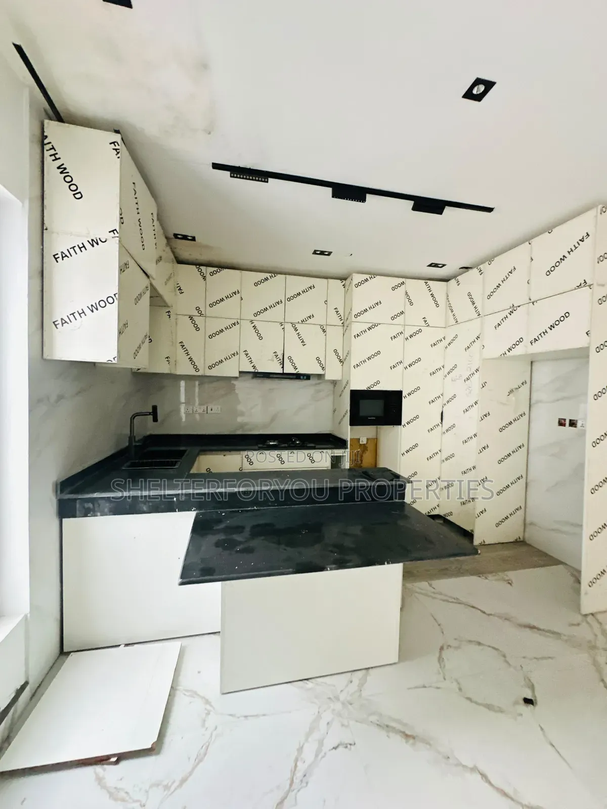 3bdrm Penthouse in Lekki Phase 1 for sale