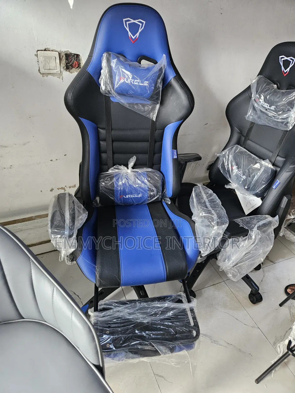Executive Modern Gaming Chair With Lumber Support and Leg Relaxing