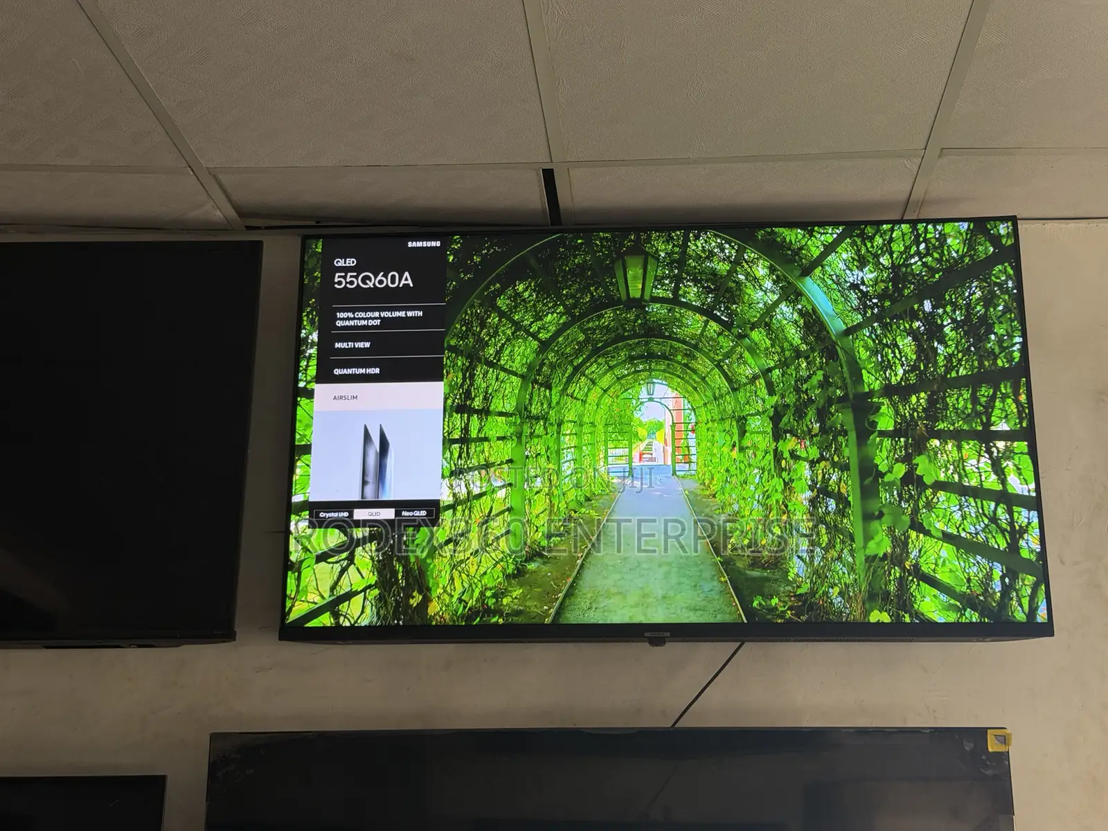 55-Inch UK Used Samsung QLED Smart TV Available