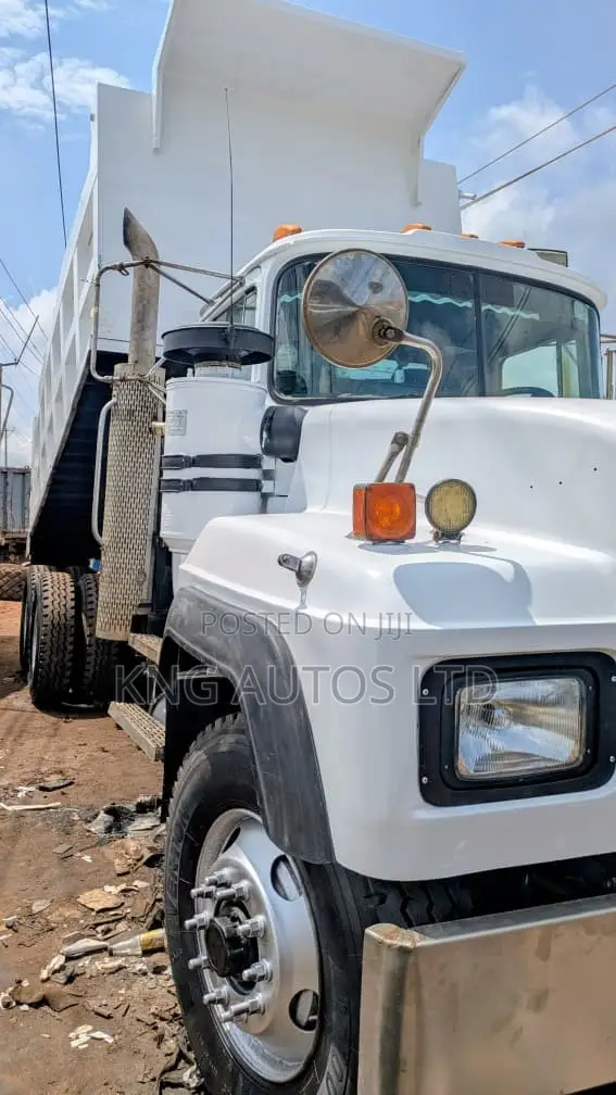 Mack RD Tipper