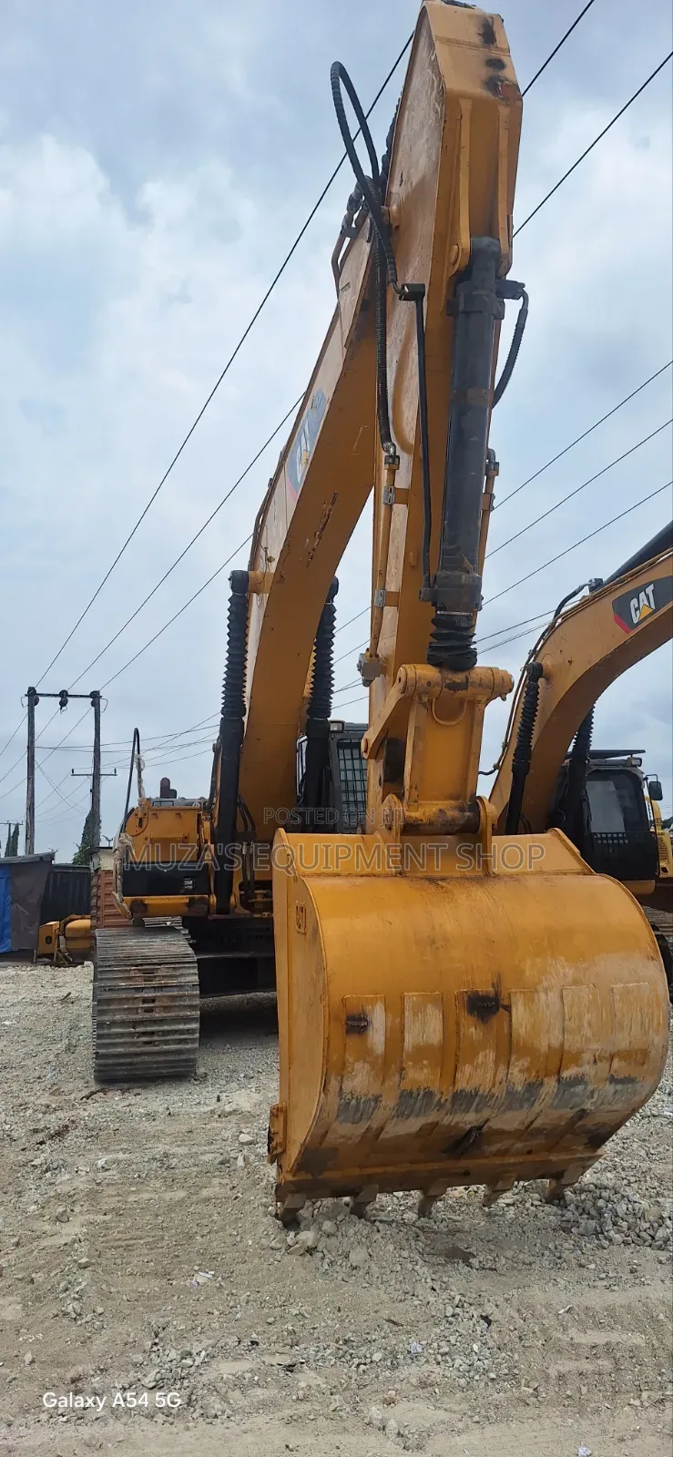 Caterpillar Excavator 330D. For Sale. Price:180Million