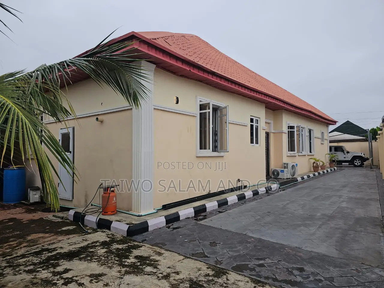 4bdrm Bungalow in Oluyole Estate for sale