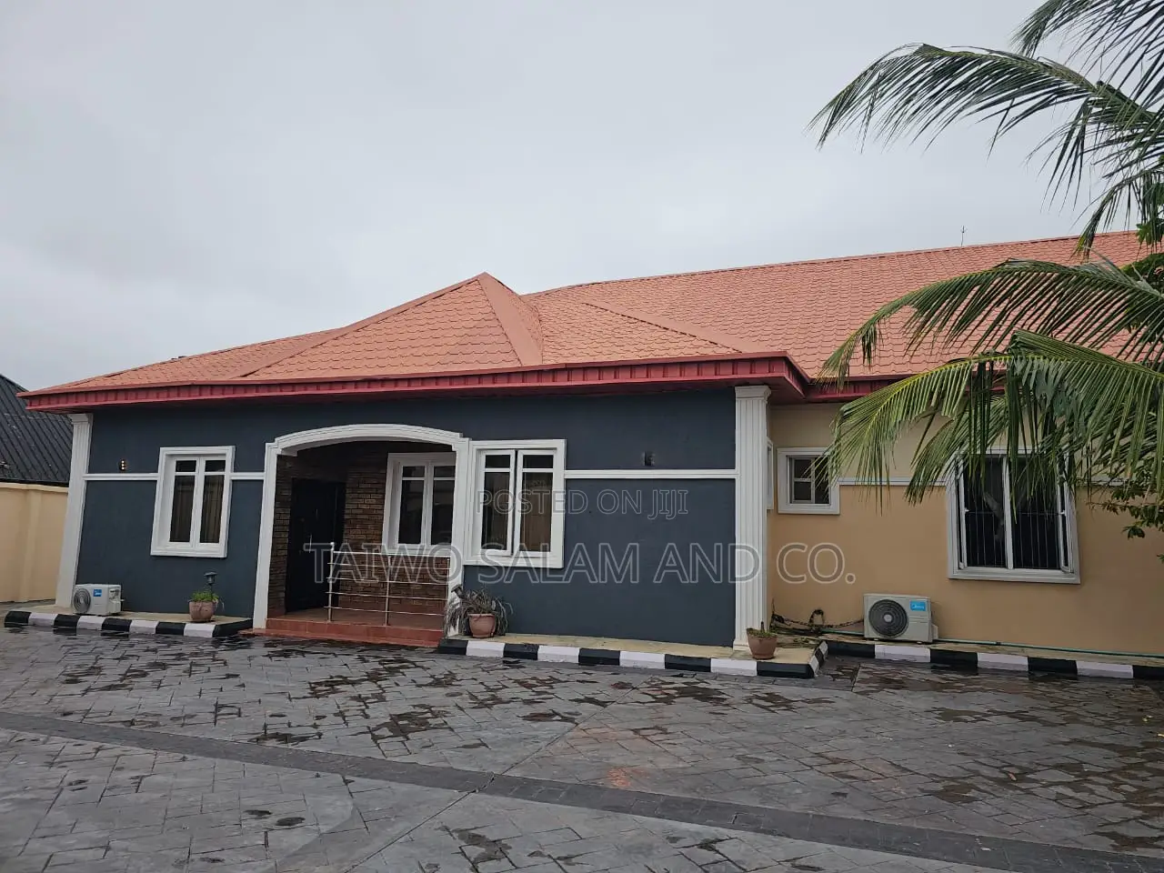 4bdrm Bungalow in Oluyole Estate for sale