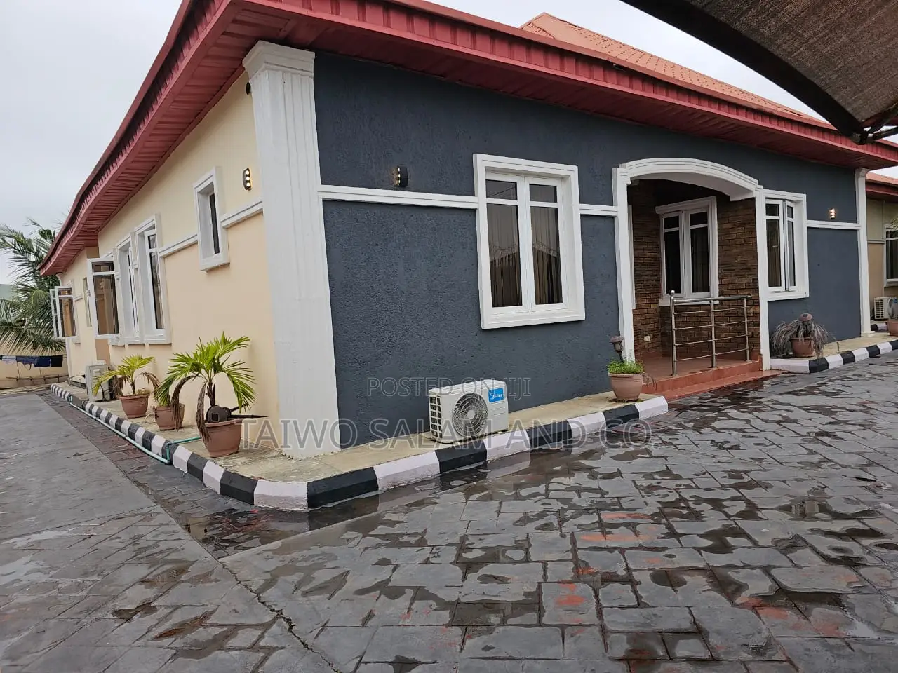 4bdrm Bungalow in Oluyole Estate for sale
