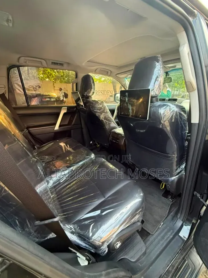 Toyota Land Cruiser Prado 2023 Black
