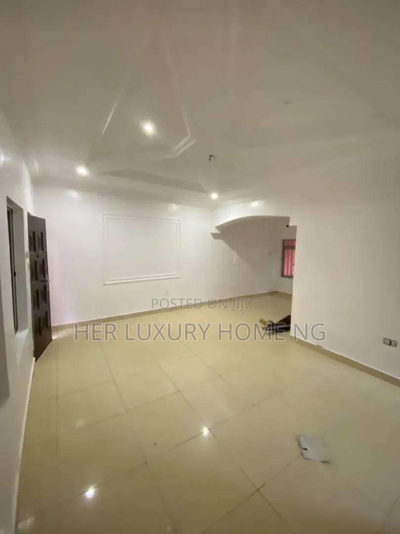 3bdrm Apartment in Chevron for rent