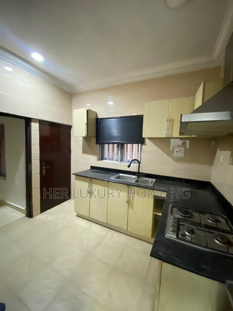 3bdrm Apartment in Chevron for rent