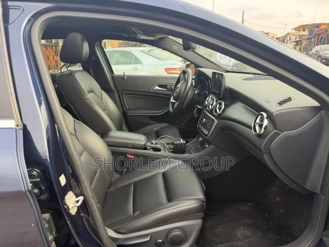 Mercedes-Benz GLA 250 2018 Blue