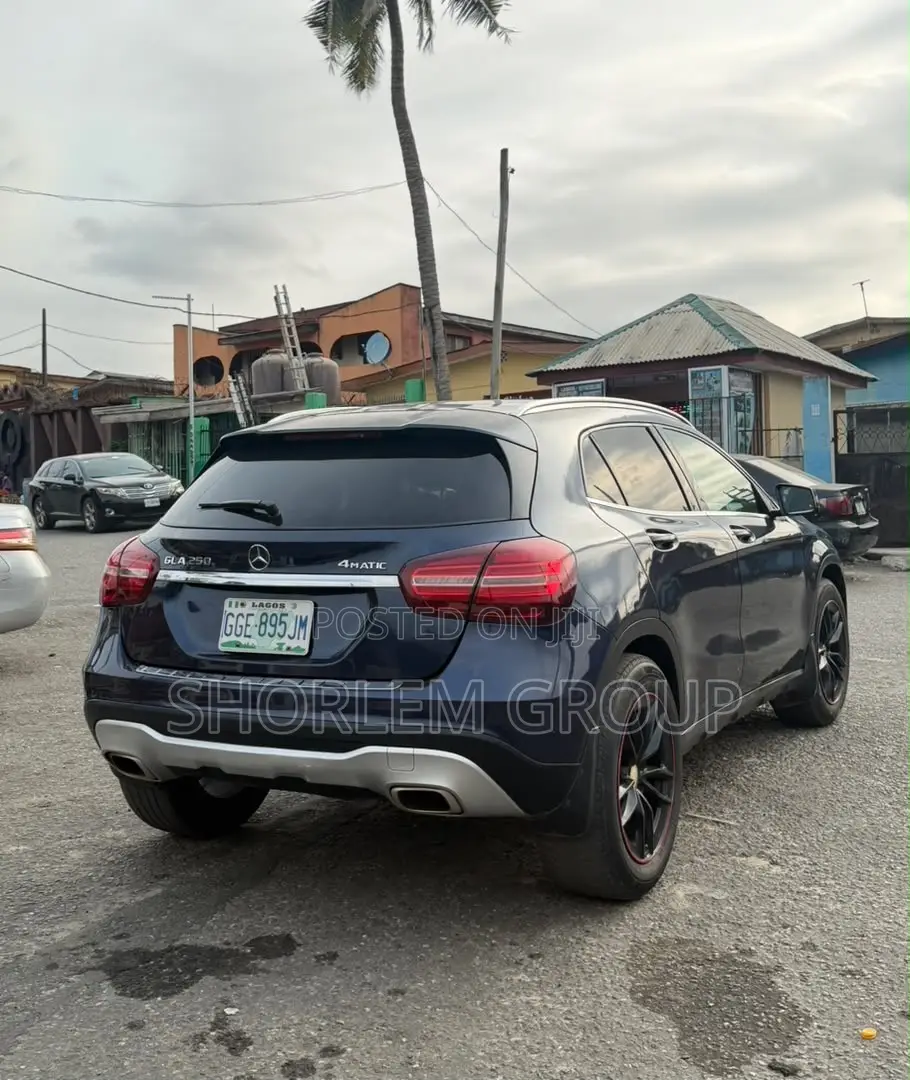 Mercedes-Benz GLA 250 2018 Blue