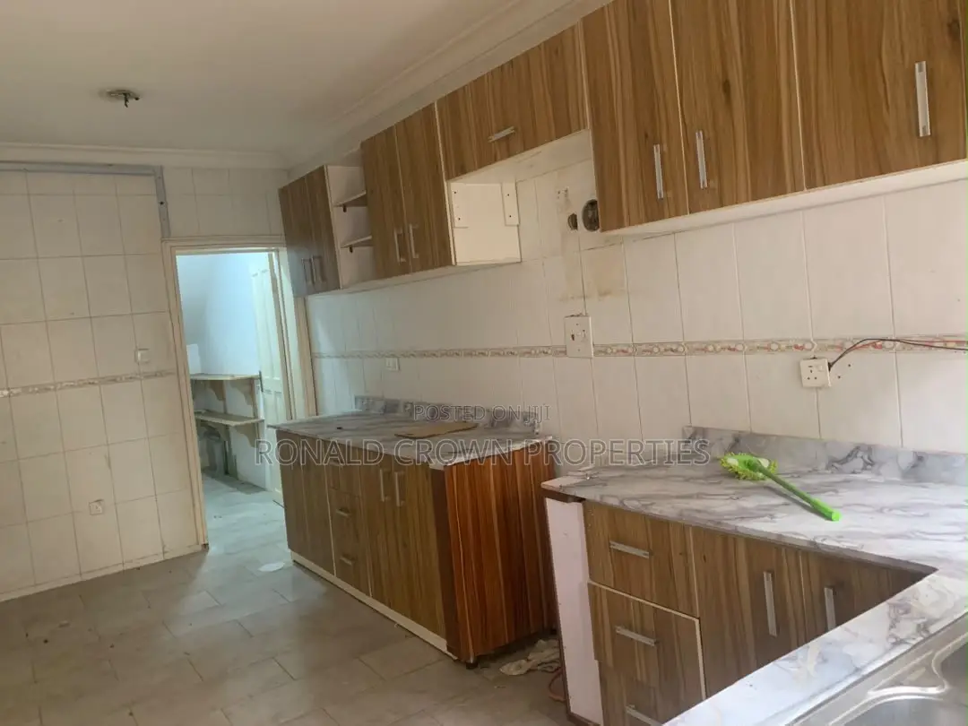 3bdrm Apartment in Lekki Phase 1 for rent