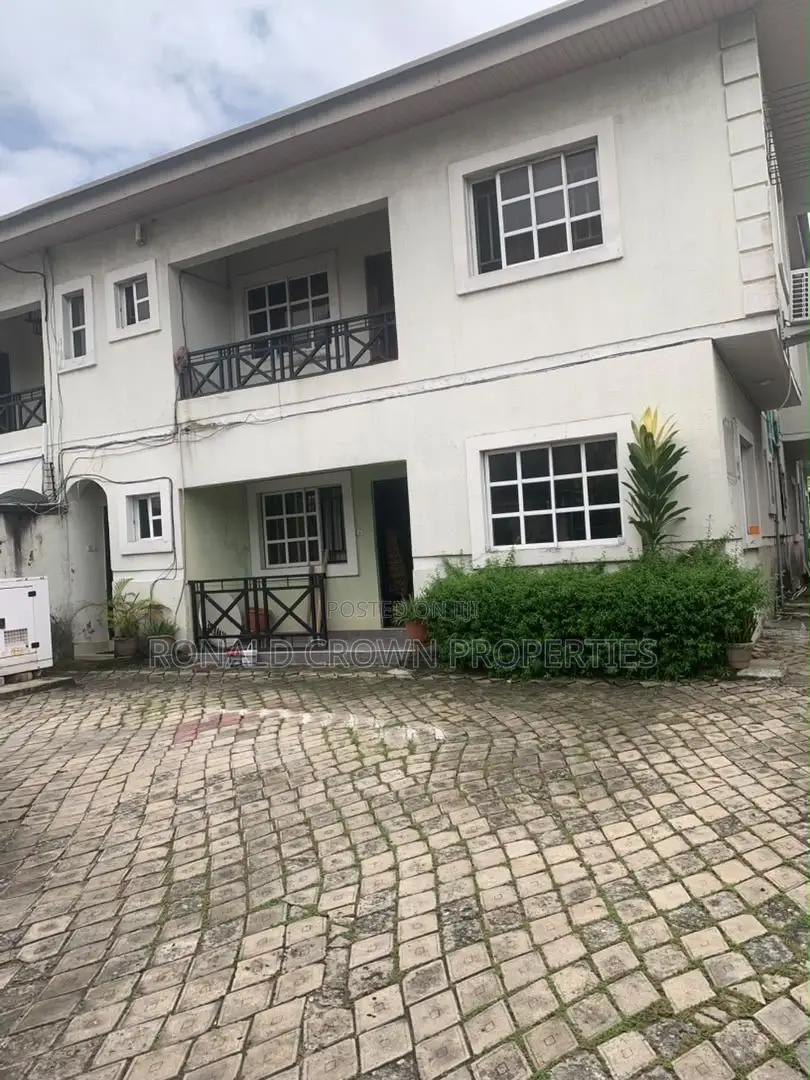 3bdrm Apartment in Lekki Phase 1 for rent