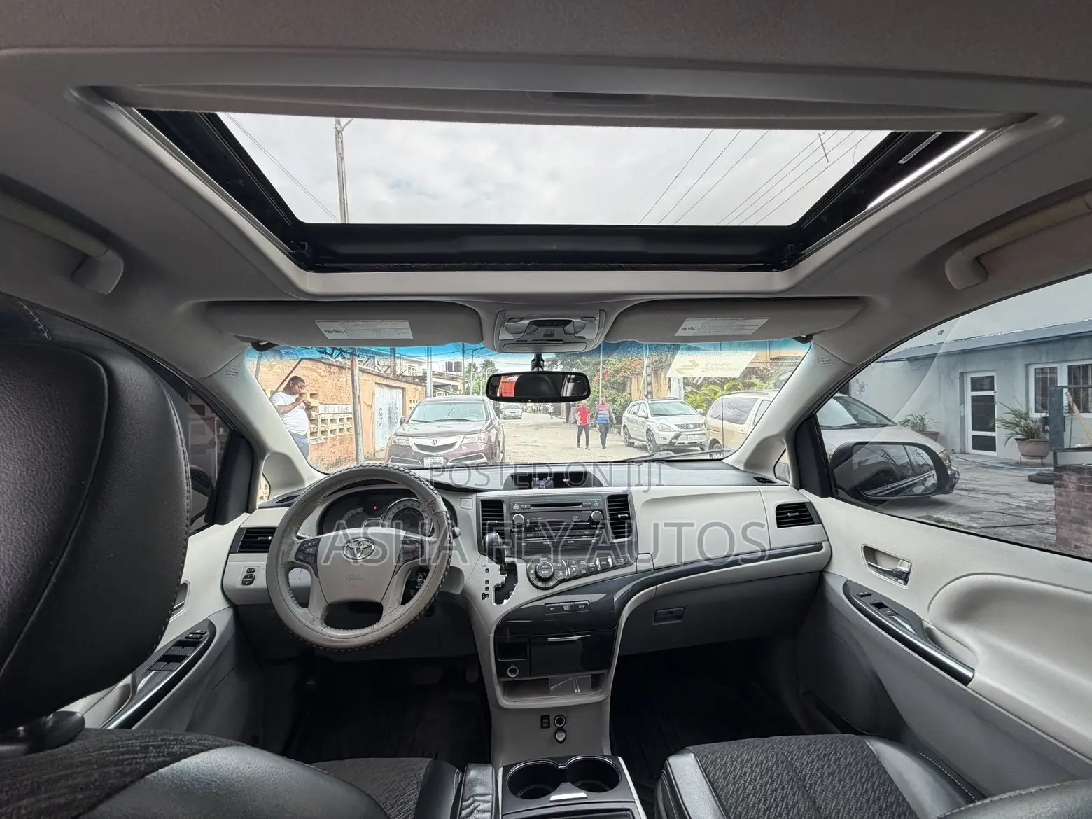 Toyota Sienna SE FWD 8-Passenger 2013 Black