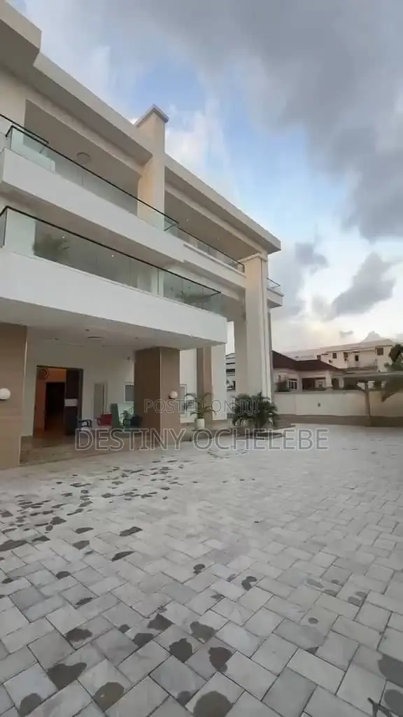 7bdrm Mansion in Maitama for sale