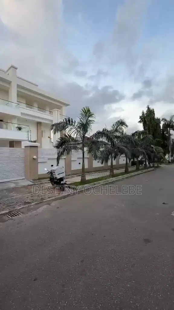 7bdrm Mansion in Maitama for sale