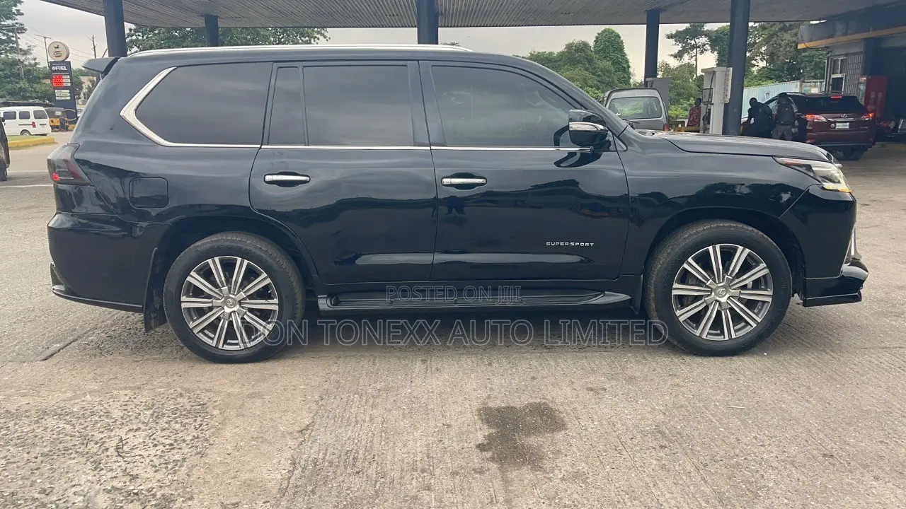 Lexus LX 570 AWD 2017 Black