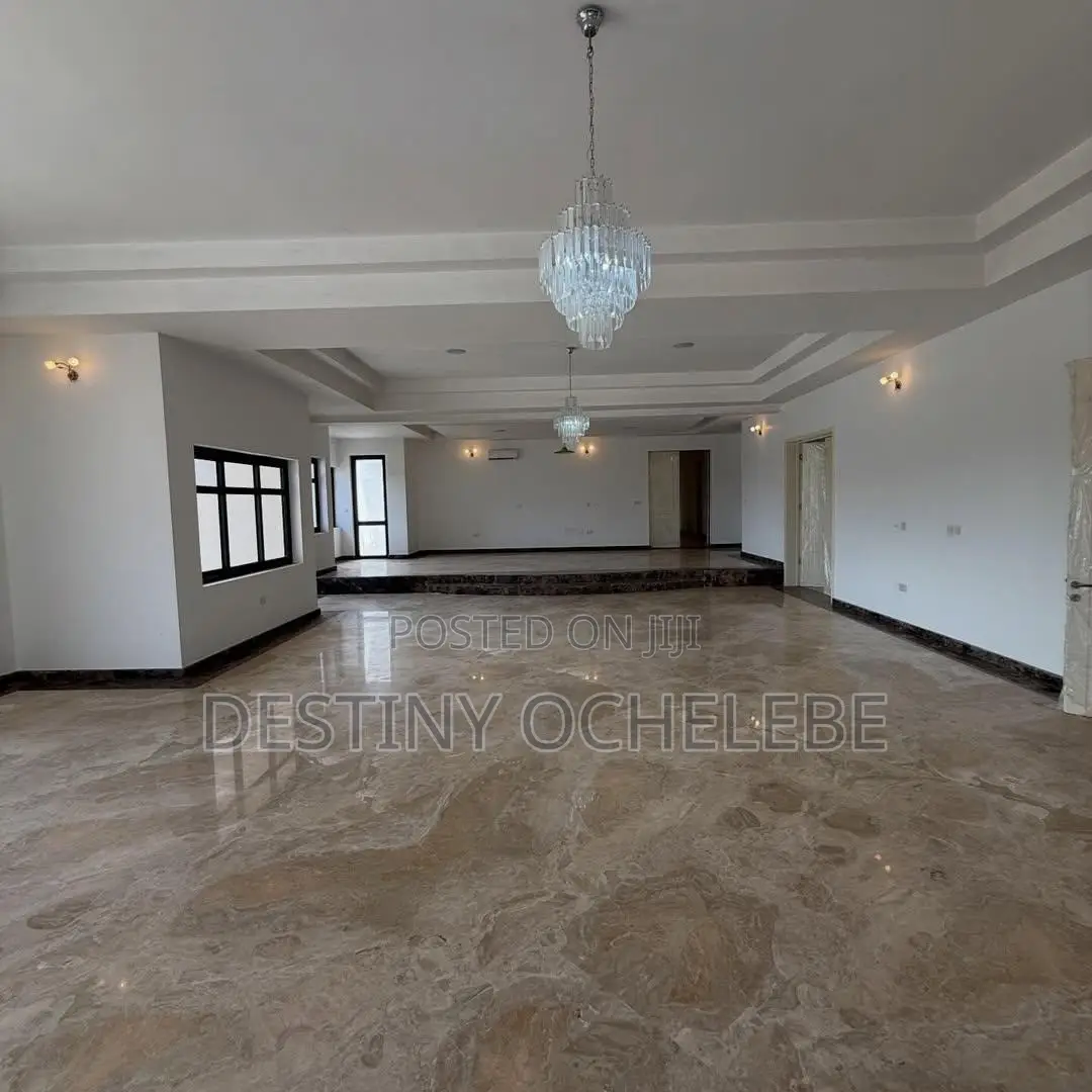 5bdrm Penthouse in Maitama for sale