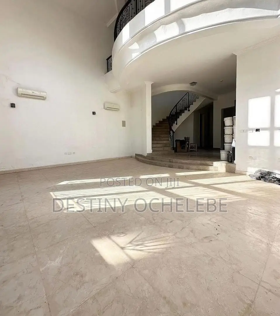 5bdrm Penthouse in Maitama for sale