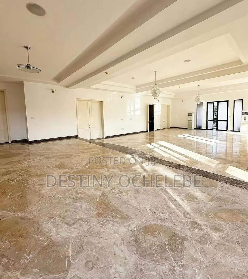 5bdrm Penthouse in Maitama for sale