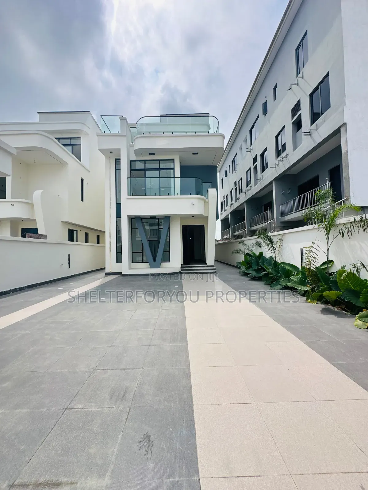 5bdrm Duplex in Lekki Phase 1 for sale