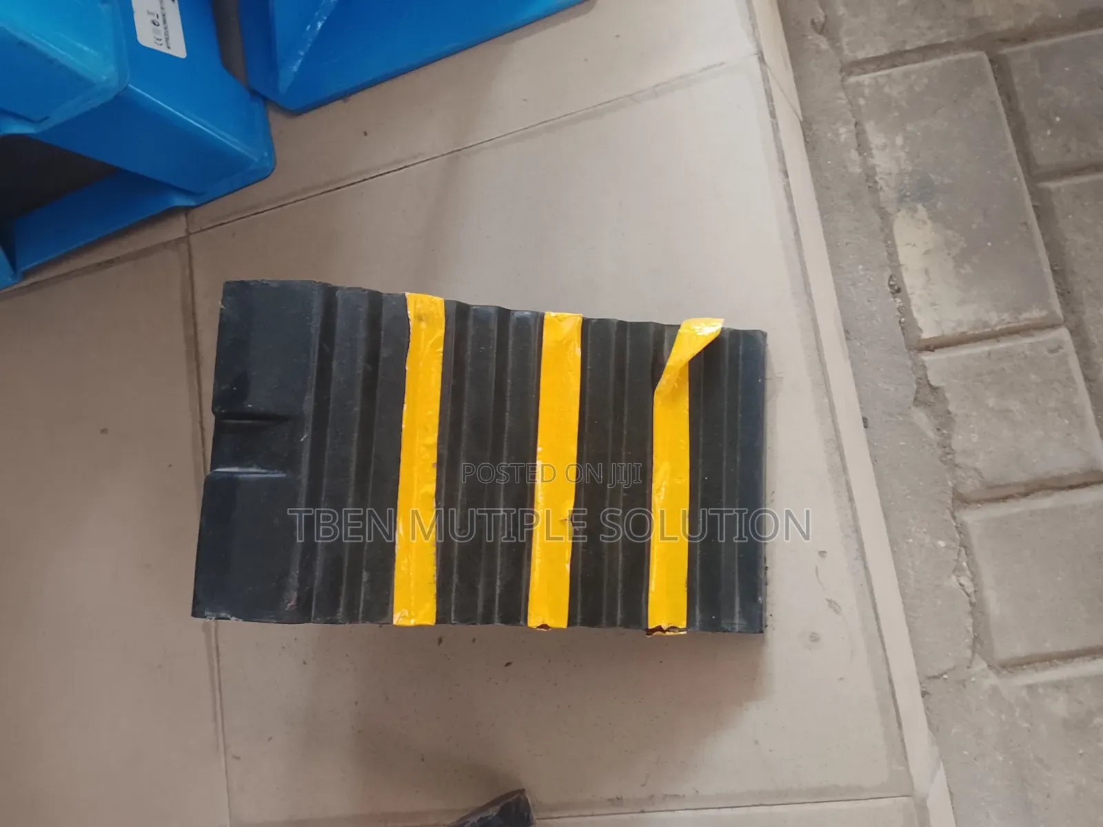 Heavy-Duty Small Rubber Wheel Chock or Wage