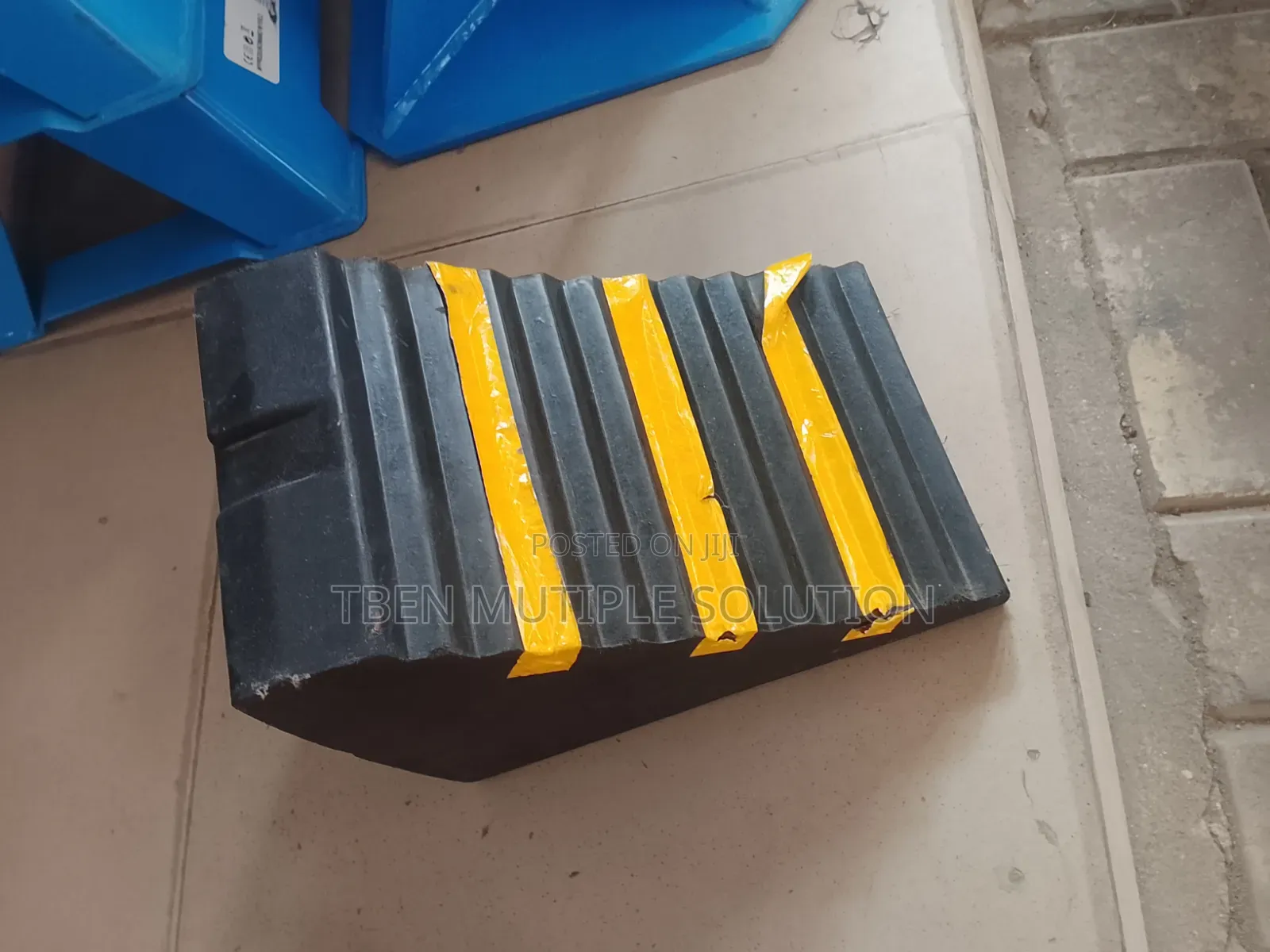Heavy-Duty Small Rubber Wheel Chock or Wage