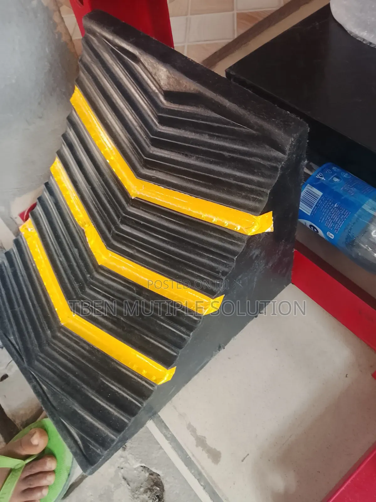 Heavy-Duty Big Rubber Wheel Chock or Wage