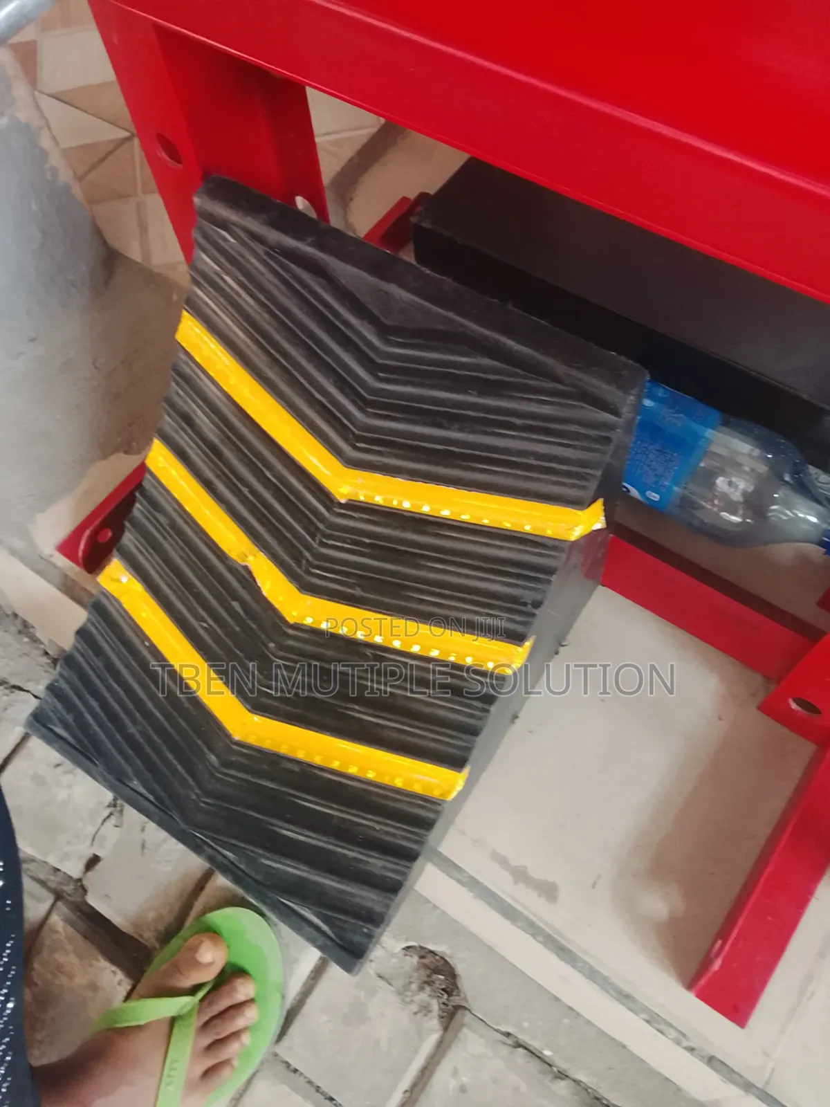 Heavy-Duty Big Rubber Wheel Chock or Wage