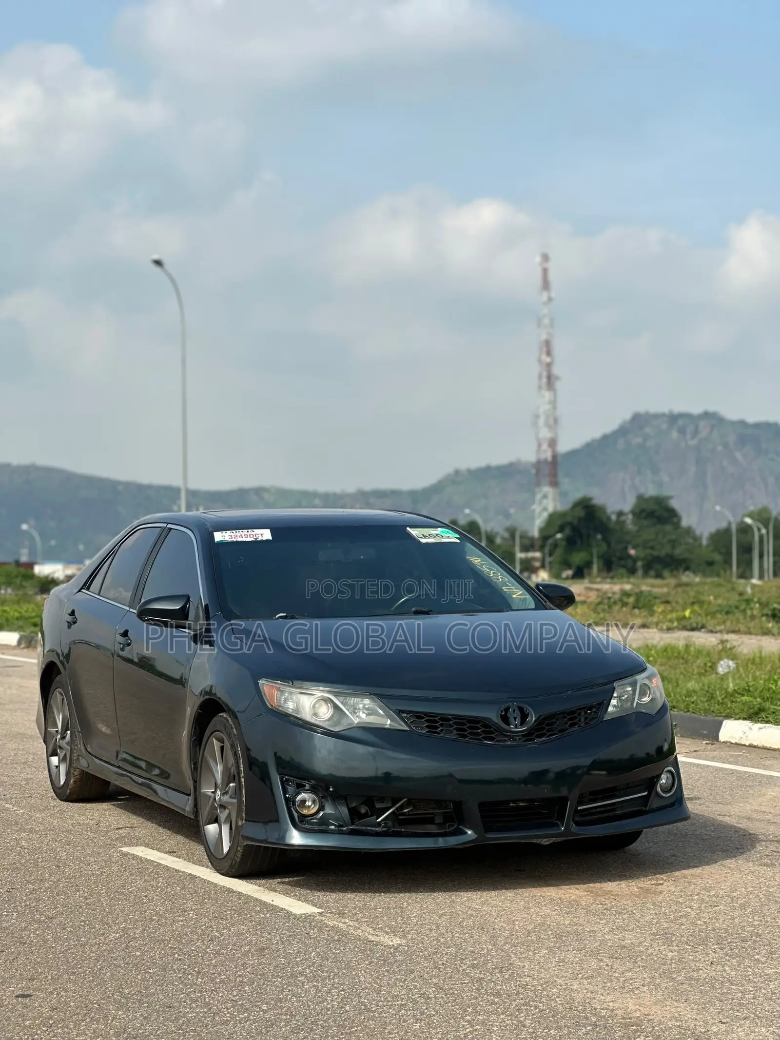 Toyota Camry SE V6 4dr Sedan (3.5L 6cyl 6A) 2013 Matt Black