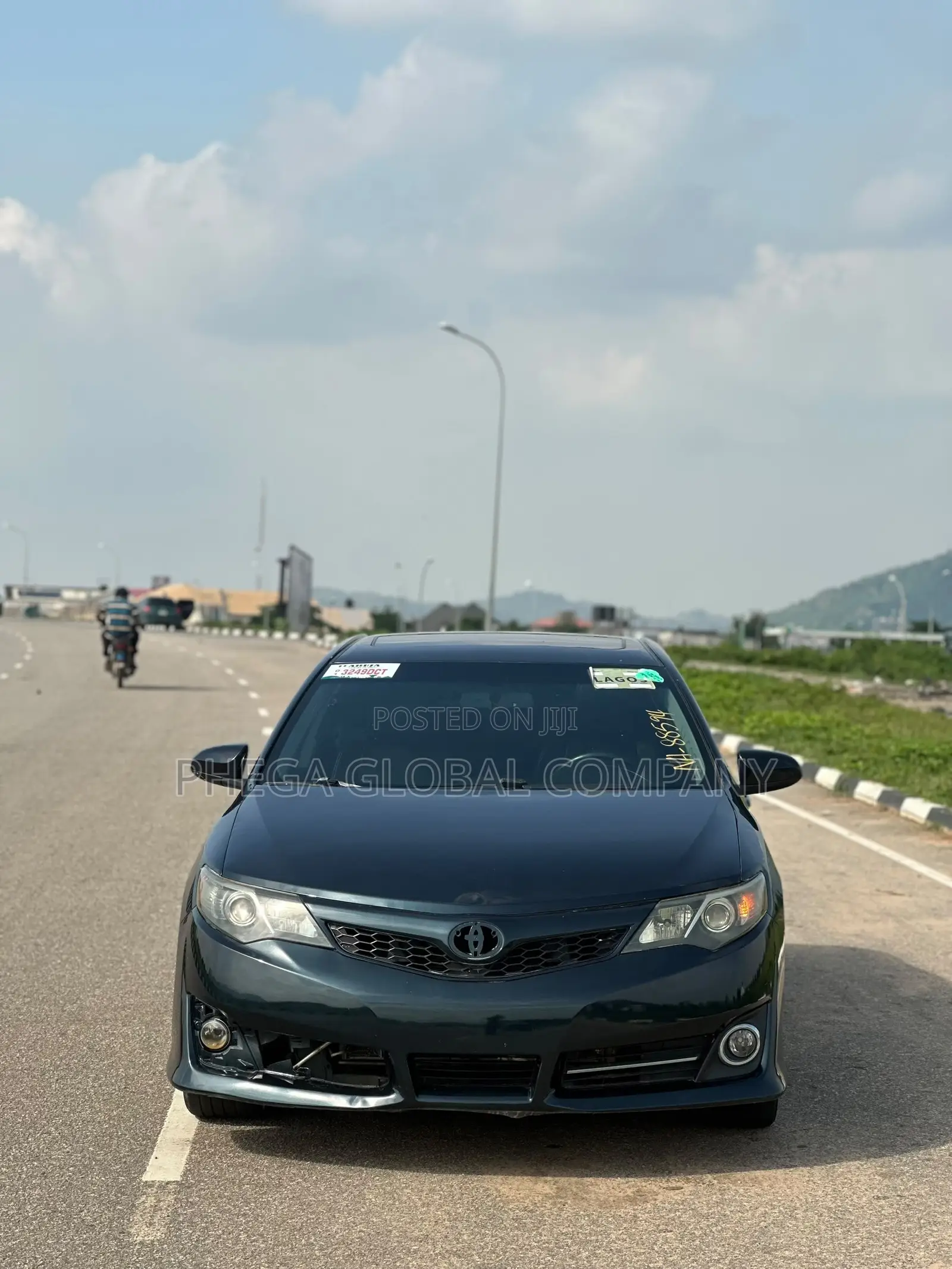 Toyota Camry SE V6 4dr Sedan (3.5L 6cyl 6A) 2013 Matt Black