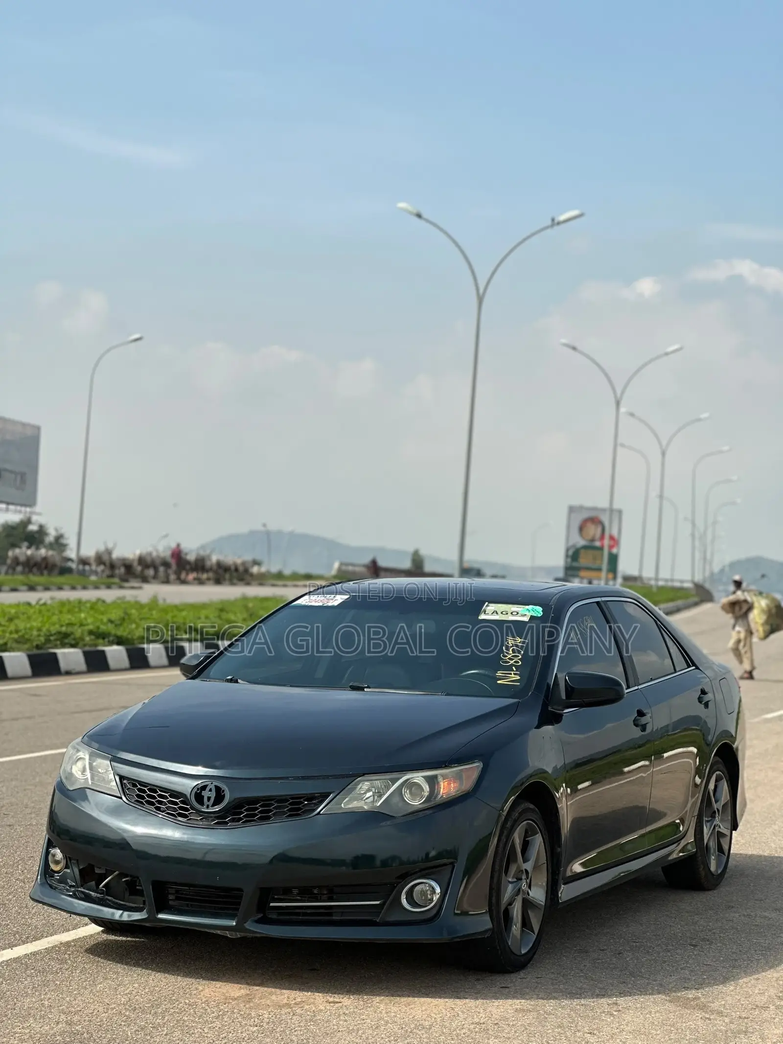 Toyota Camry SE V6 4dr Sedan (3.5L 6cyl 6A) 2013 Matt Black