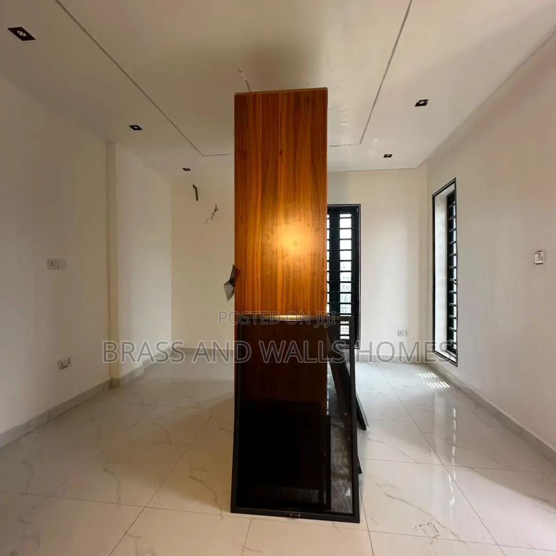 Furnished 4bdrm Townhouse/Terrace in Lekki Phase 1 for sale