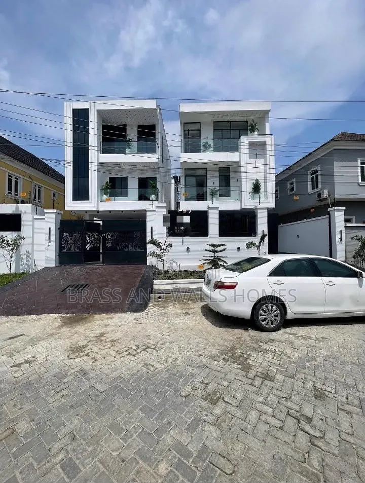 Furnished 6bdrm Duplex in Chevron for sale