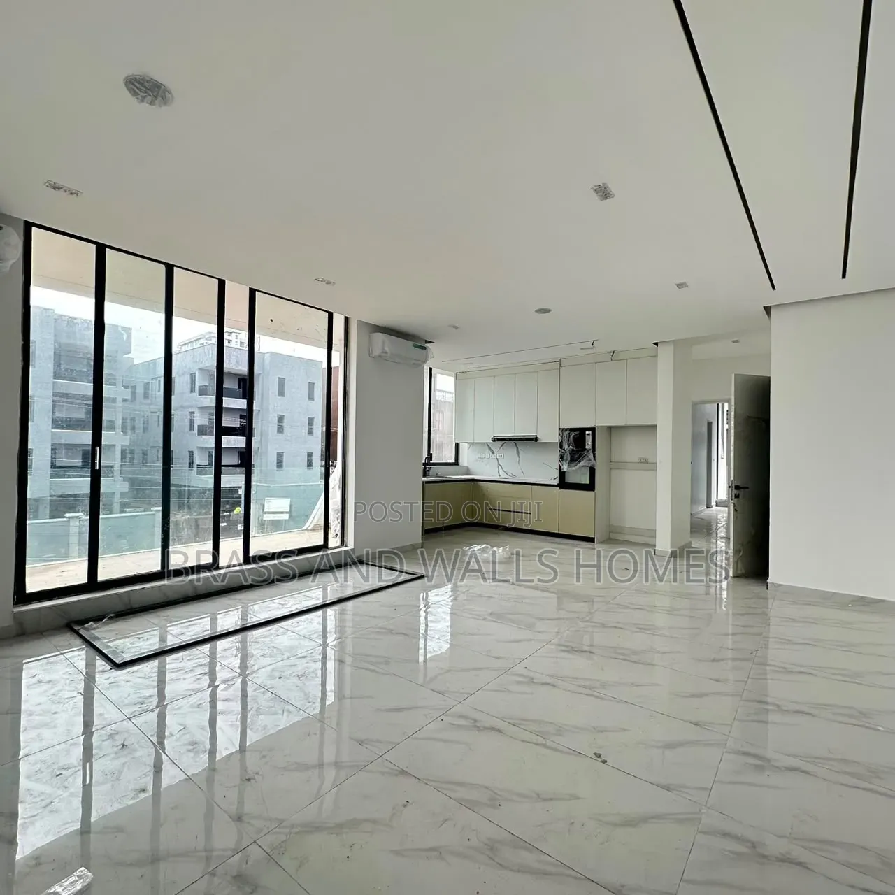 Furnished 6bdrm Duplex in Chevron for sale
