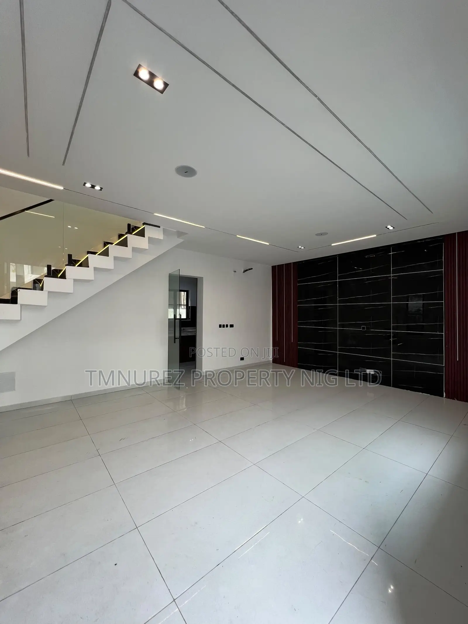 5bdrm Duplex in Chevron for rent