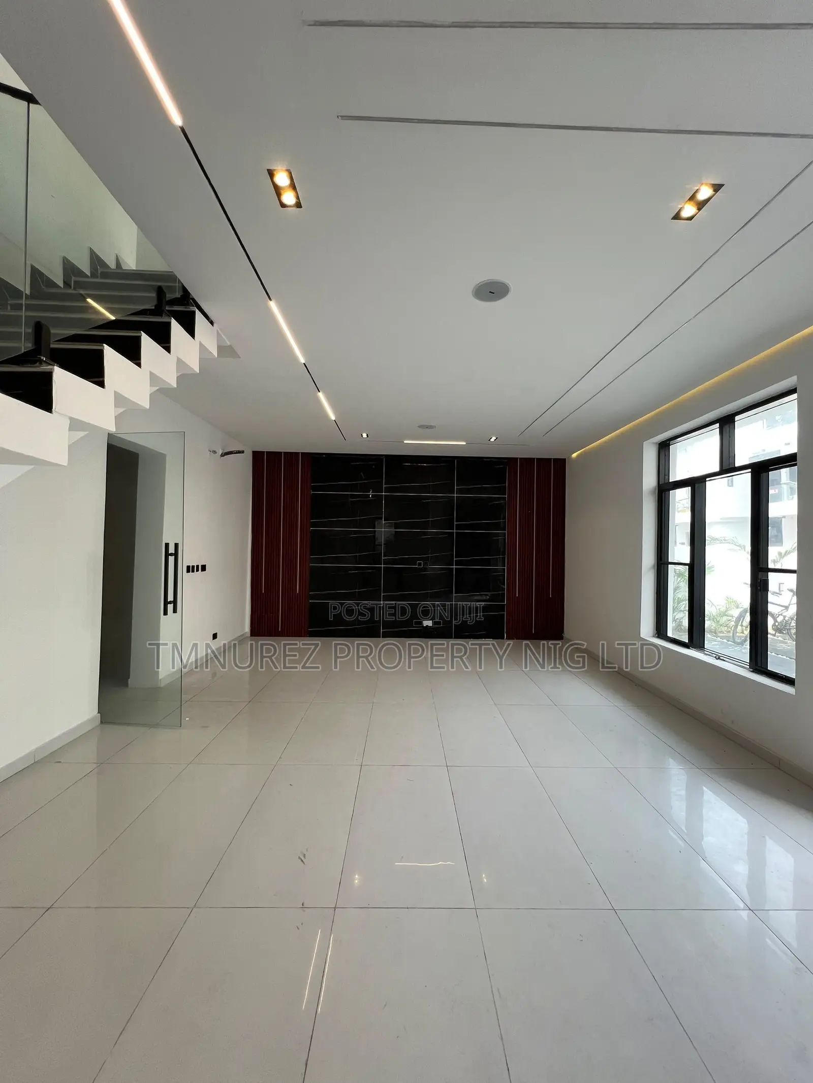 5bdrm Duplex in Chevron for rent