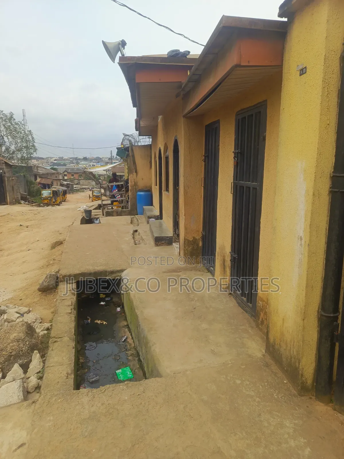 3bdrm Block of Flats in Olutoye Street Ekoro, Abule Egba for sale