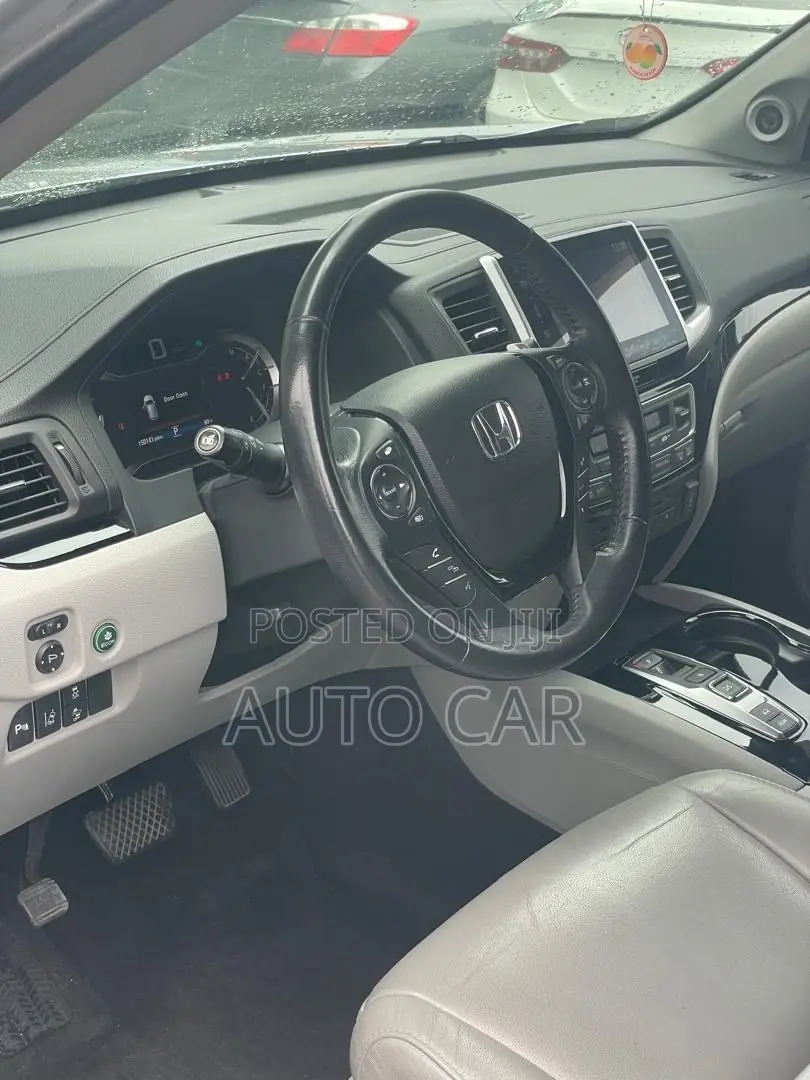Honda Pilot Touring 4dr SUV 4WD (3.5L 6cyl 9A) 2016 Silver