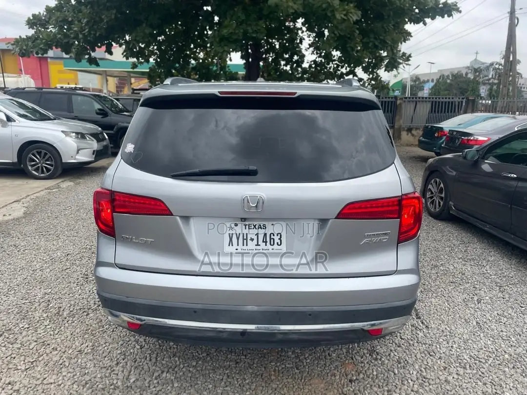 Honda Pilot Touring 4dr SUV 4WD (3.5L 6cyl 9A) 2016 Silver