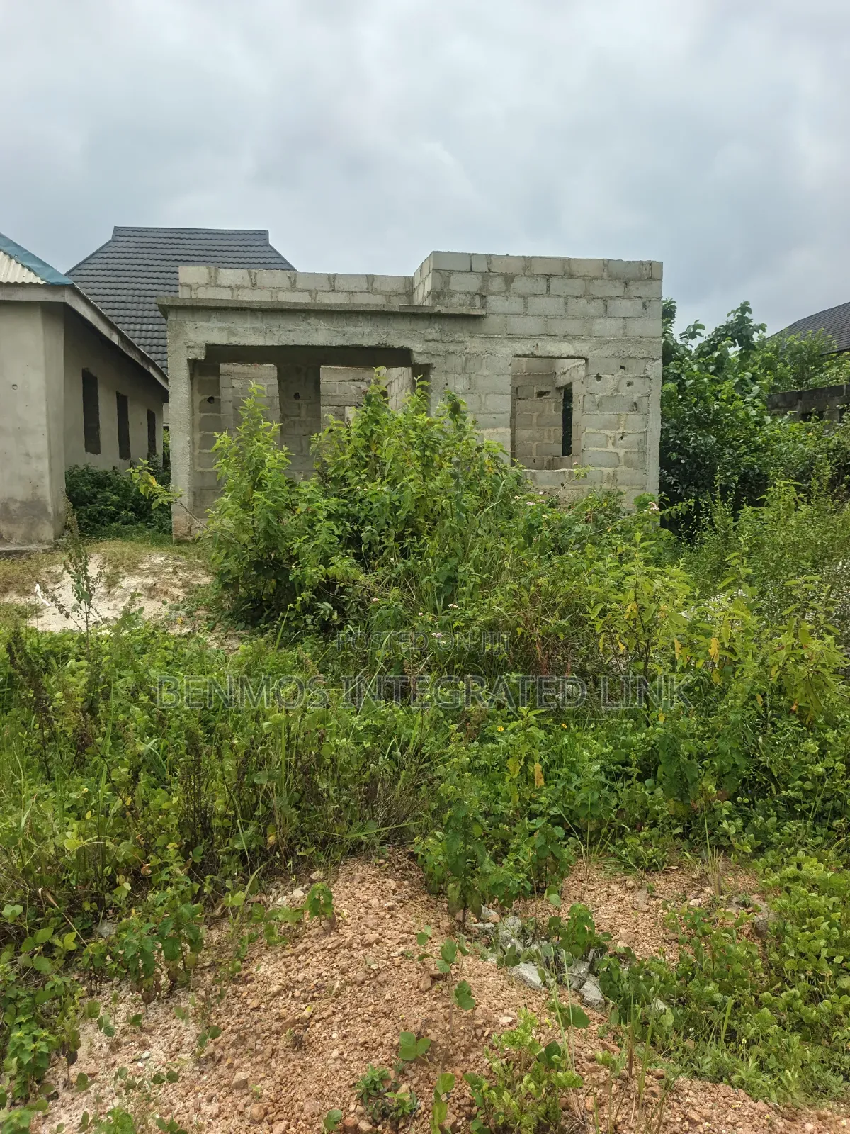 Uncompleted 3bedroom House for Sale