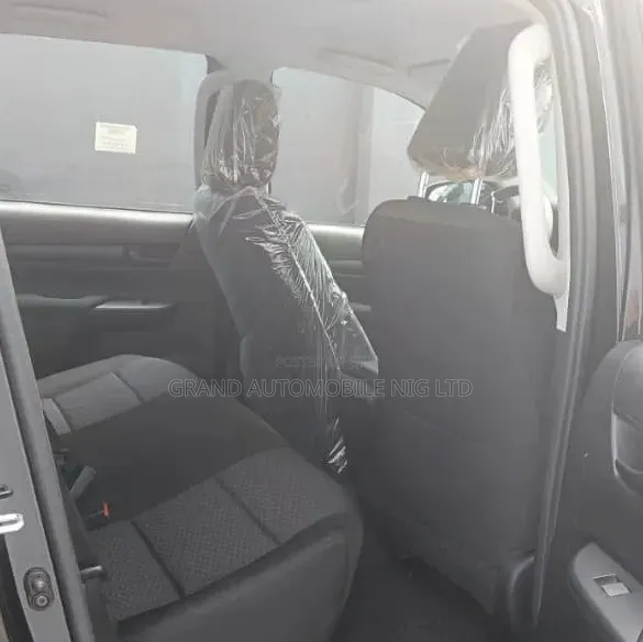 New Toyota Hilux 2025 Black